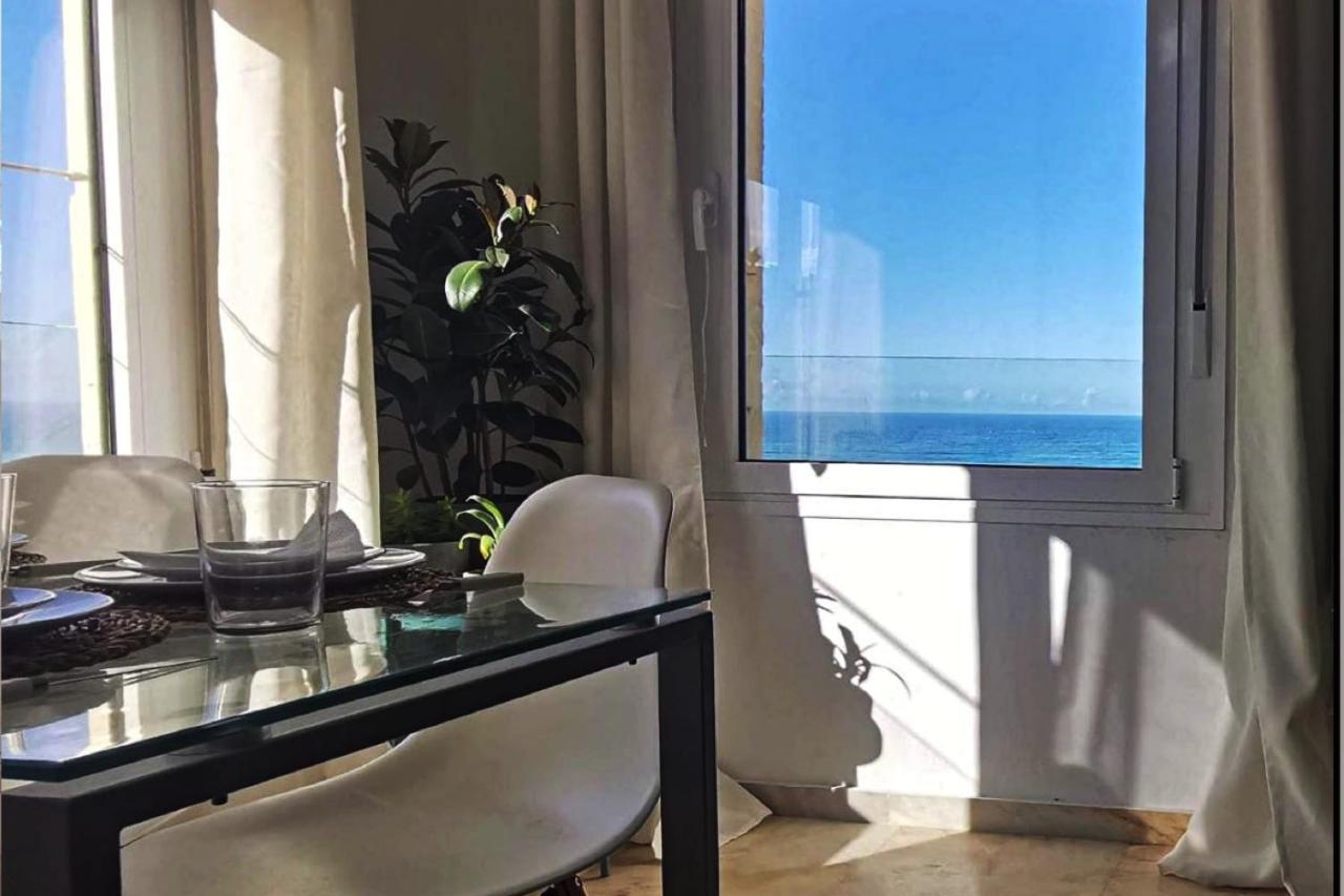 Romantica Vista Al Paseo Maritimo De Cadiz Cádis Exterior foto