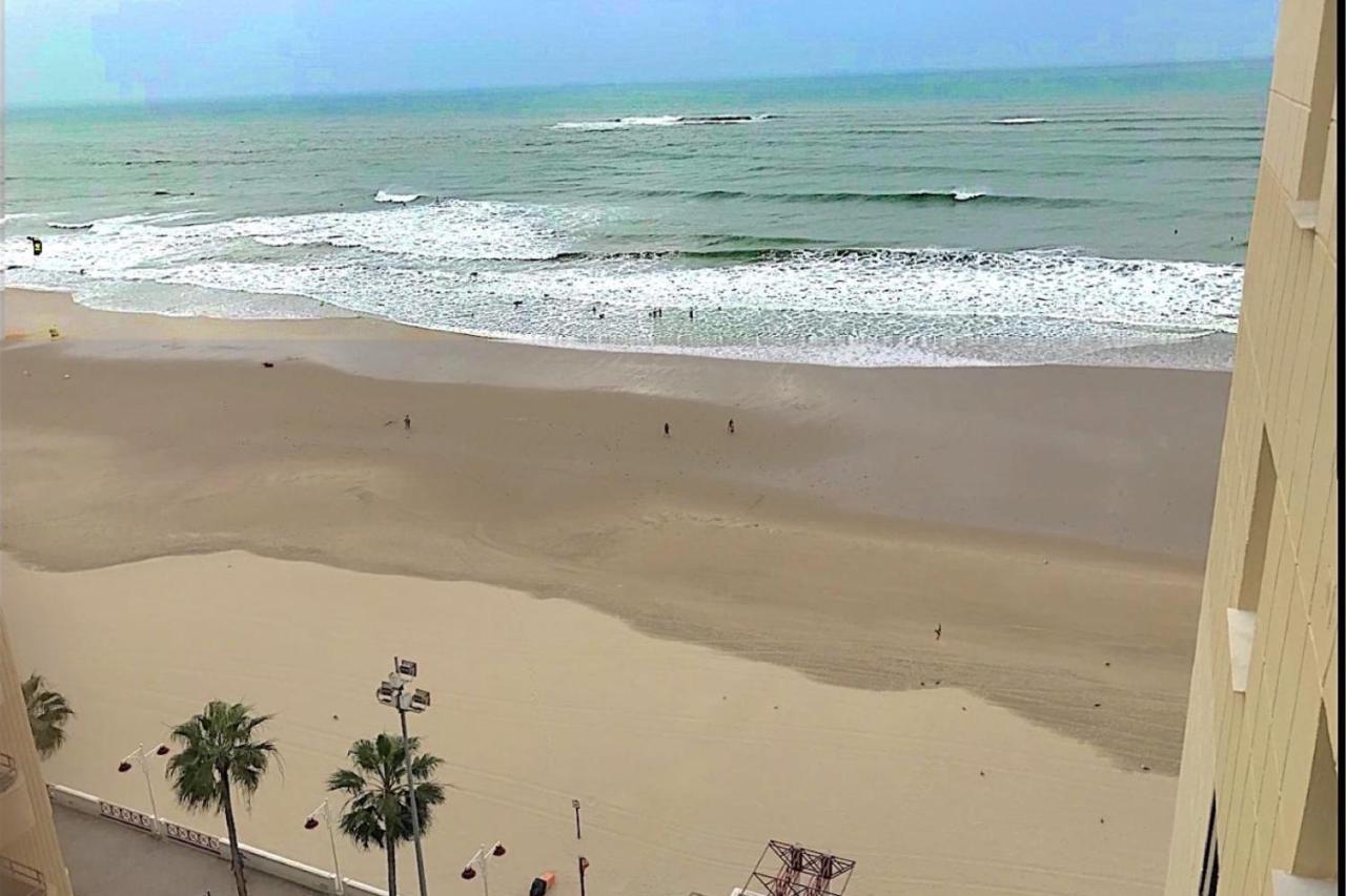 Romantica Vista Al Paseo Maritimo De Cadiz Cádis Exterior foto