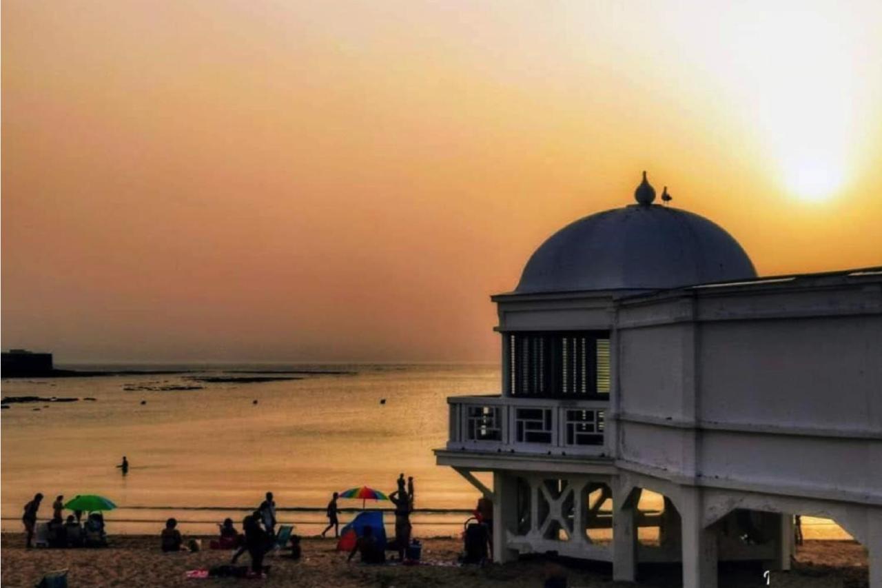 Romantica Vista Al Paseo Maritimo De Cadiz Cádis Exterior foto
