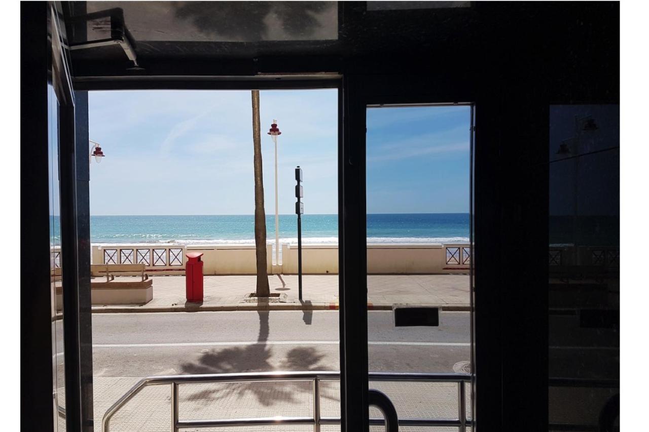 Romantica Vista Al Paseo Maritimo De Cadiz Cádis Exterior foto